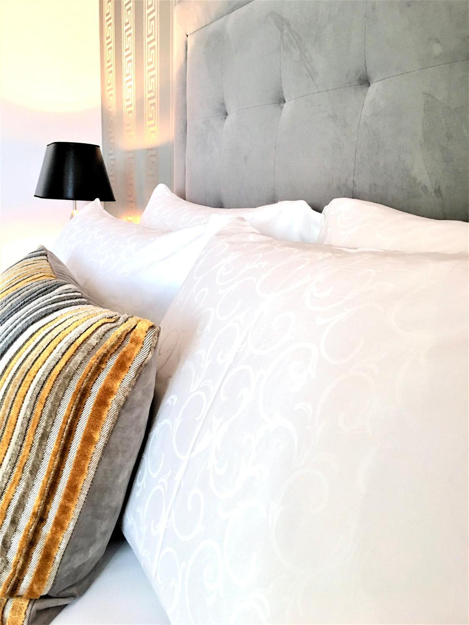 Mondrian Luxury Suites & Apartments Market Square IV Варшава Стая снимка