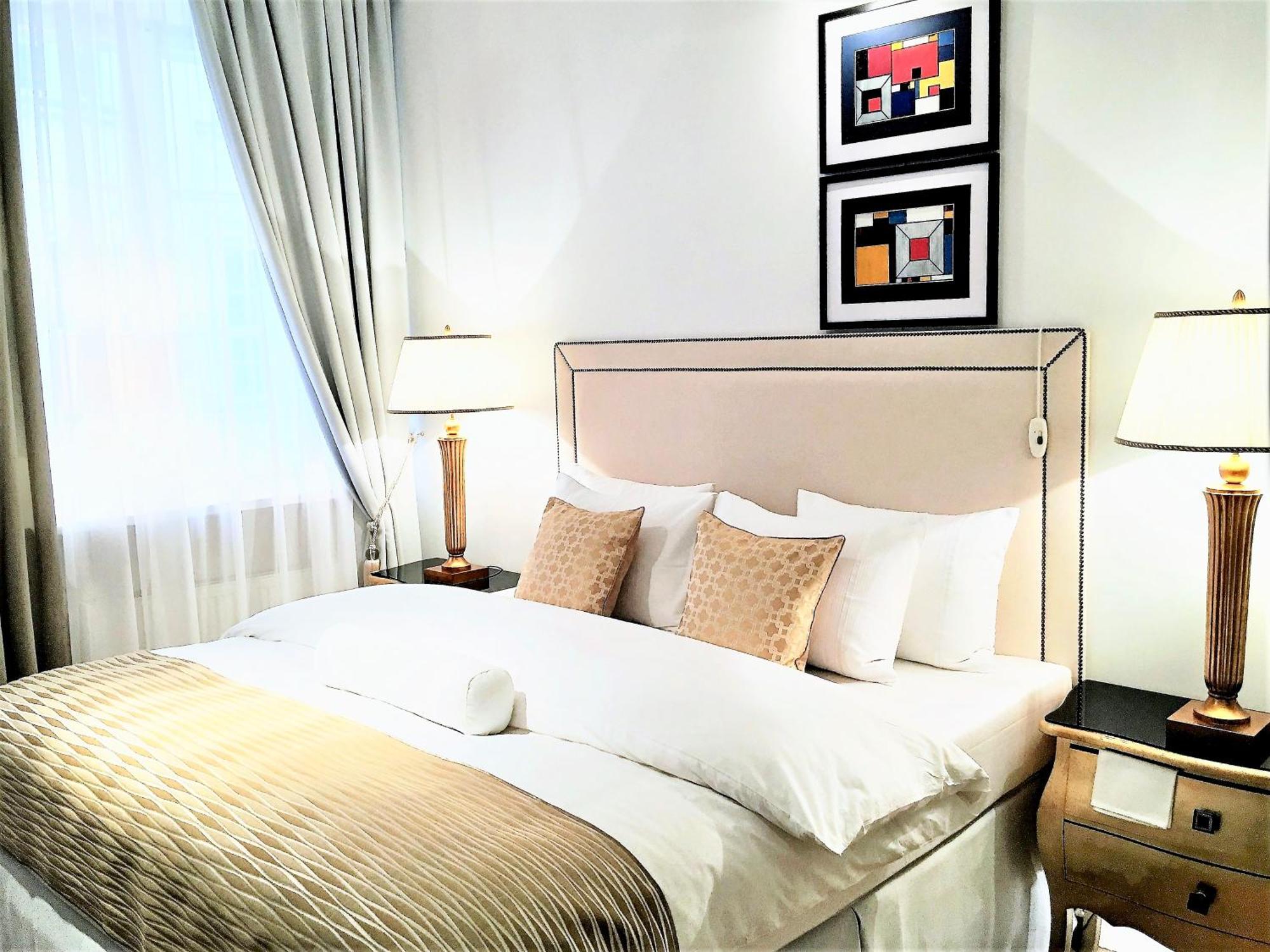 Mondrian Luxury Suites & Apartments Market Square IV Варшава Стая снимка