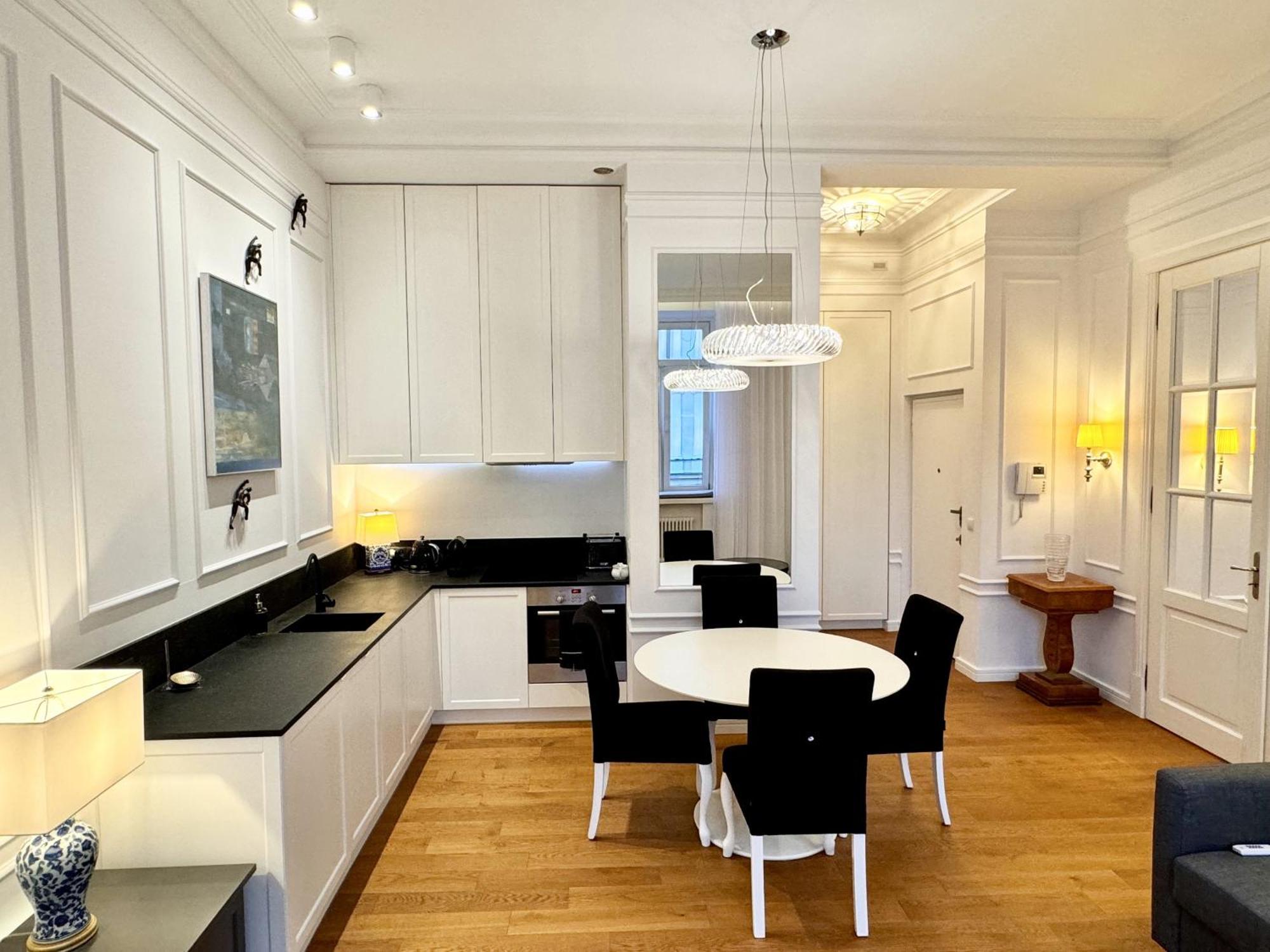 Mondrian Luxury Suites & Apartments Market Square IV Варшава Стая снимка